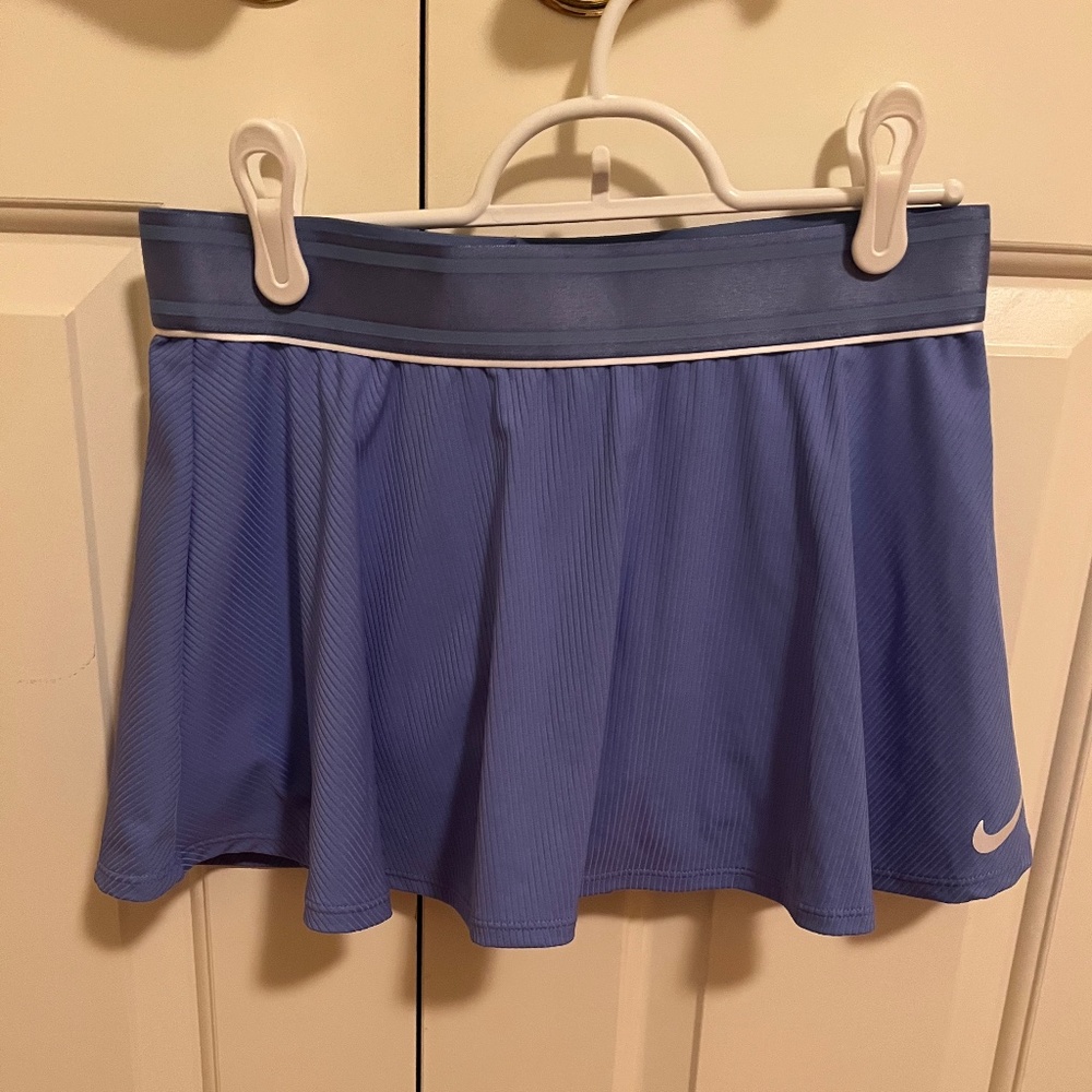 NWOT Nike girls’ flouncy tennis skirt (blue)